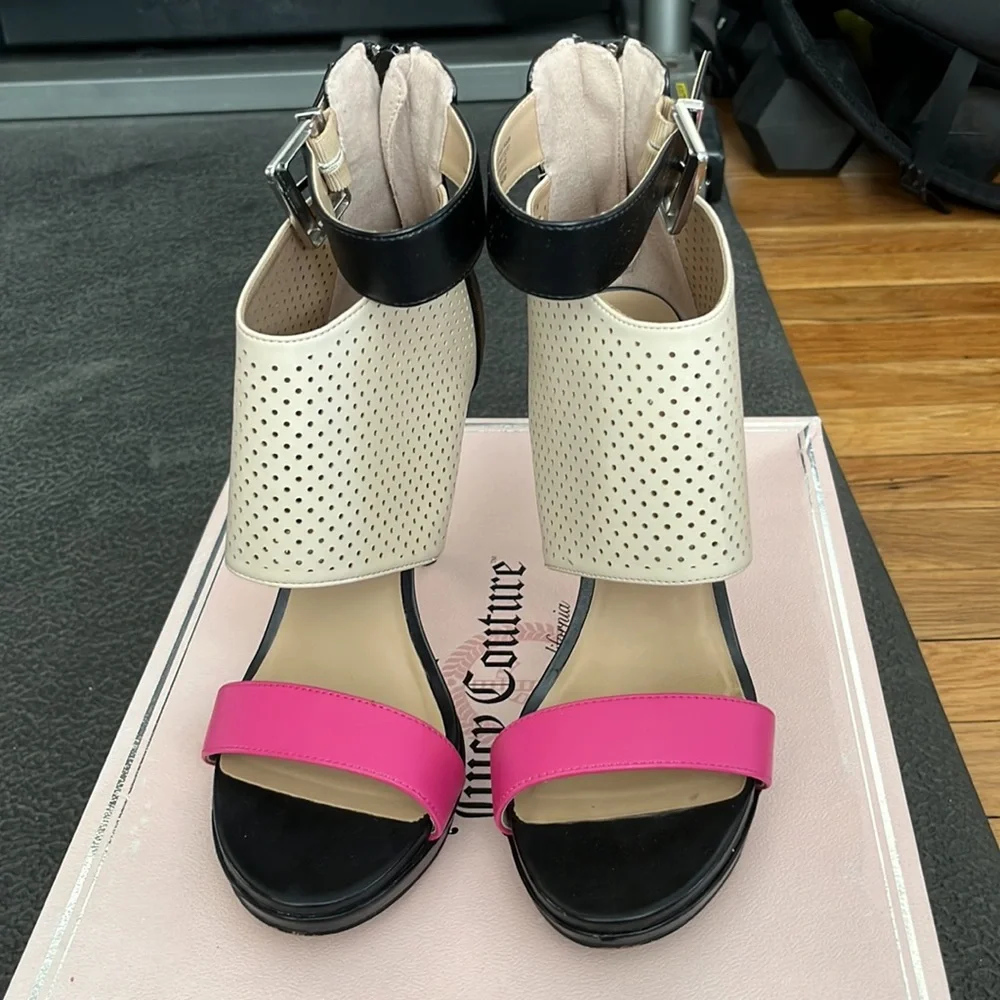 Juicy Couture Platform Sandals 8.5